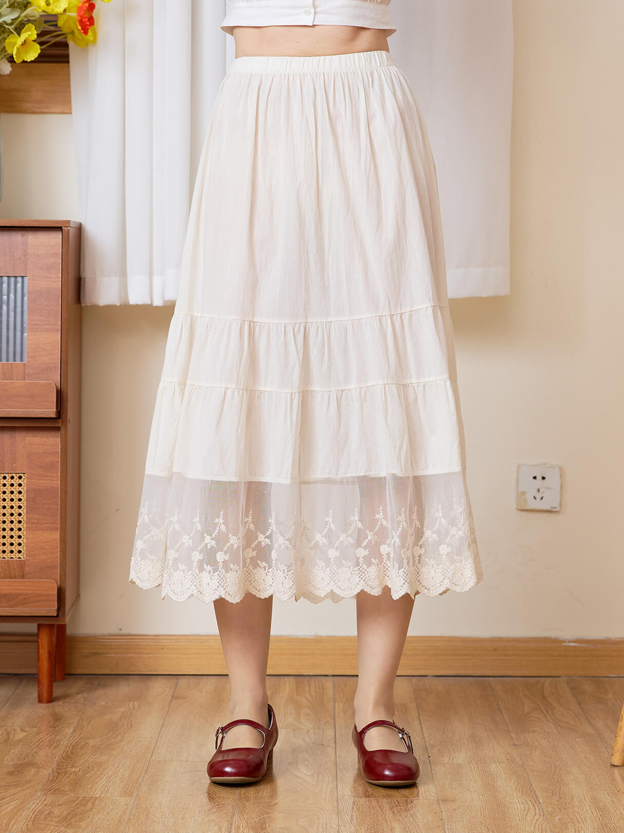 Front detail of Sueasyretro cream anti-static cotton skirt extender with seamless elastic waist.