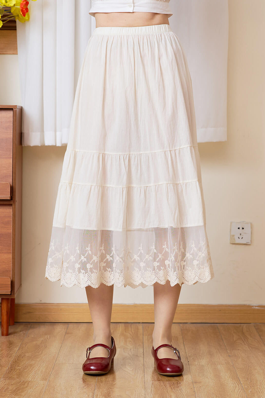 Front detail of Sueasyretro cream anti-static cotton skirt extender with seamless elastic waist.