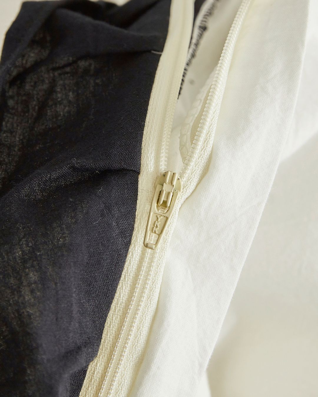 High quality durable zipper on vintage style white bedding duvet cover