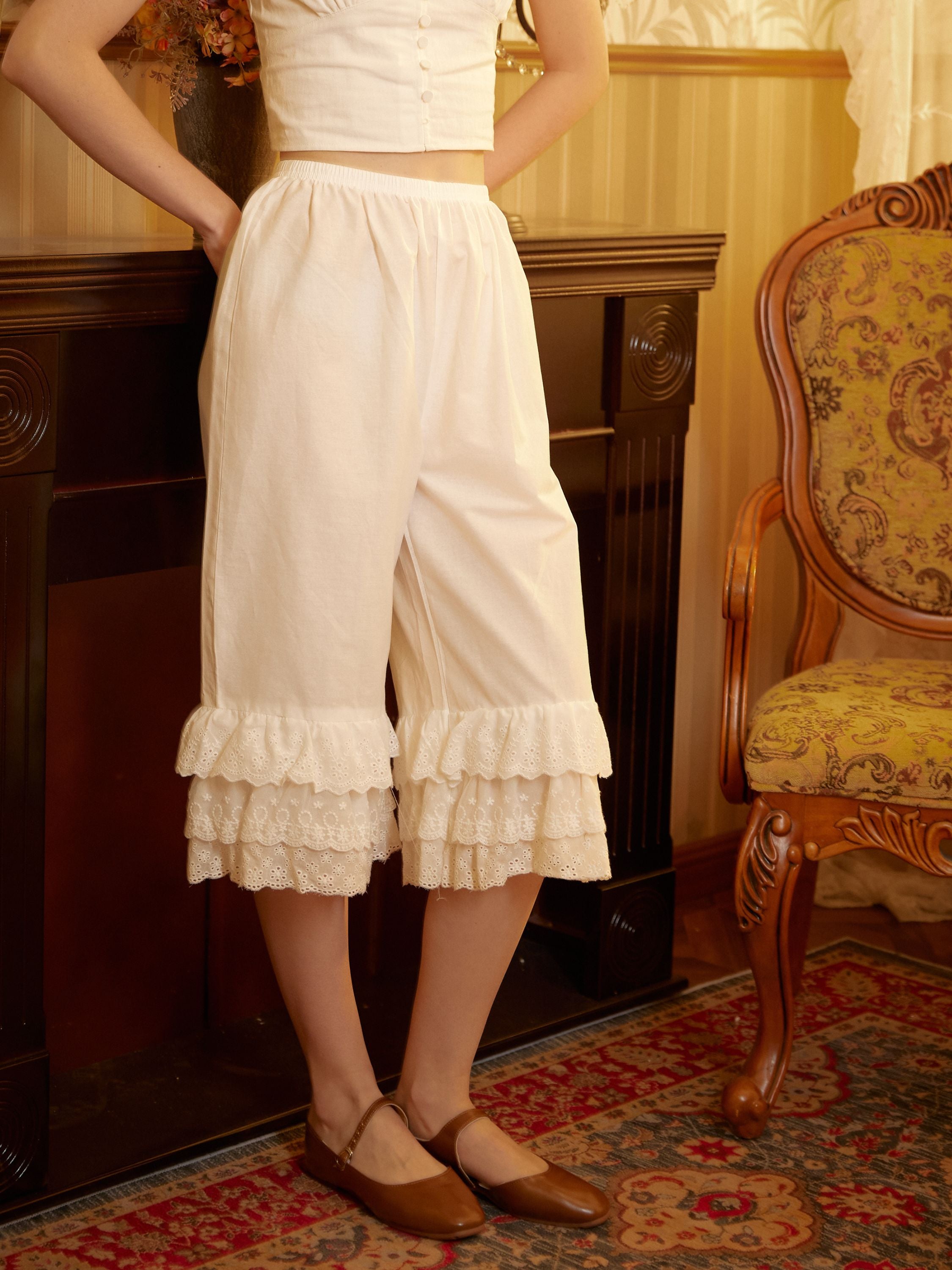 Front view of Sueasyretro cotton bloomer pants with lace edge. These vintage culottes are ideal for lolita or cosplay.