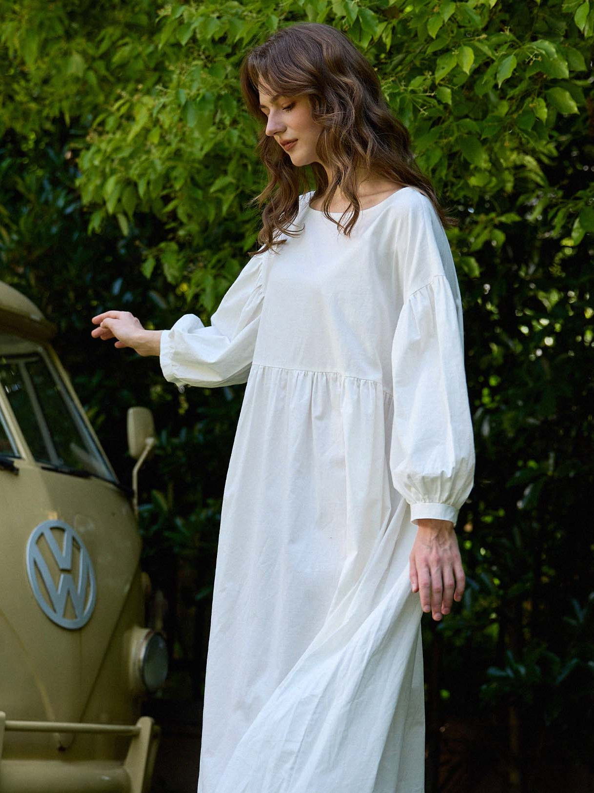 Side profile of flowing Sueasyretro white cotton house dress.