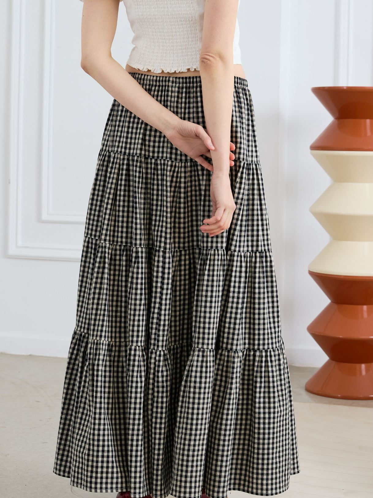 Sueasyretro 1950s Americana black gingham cotton skirt with side pockets for grounded vintage character.