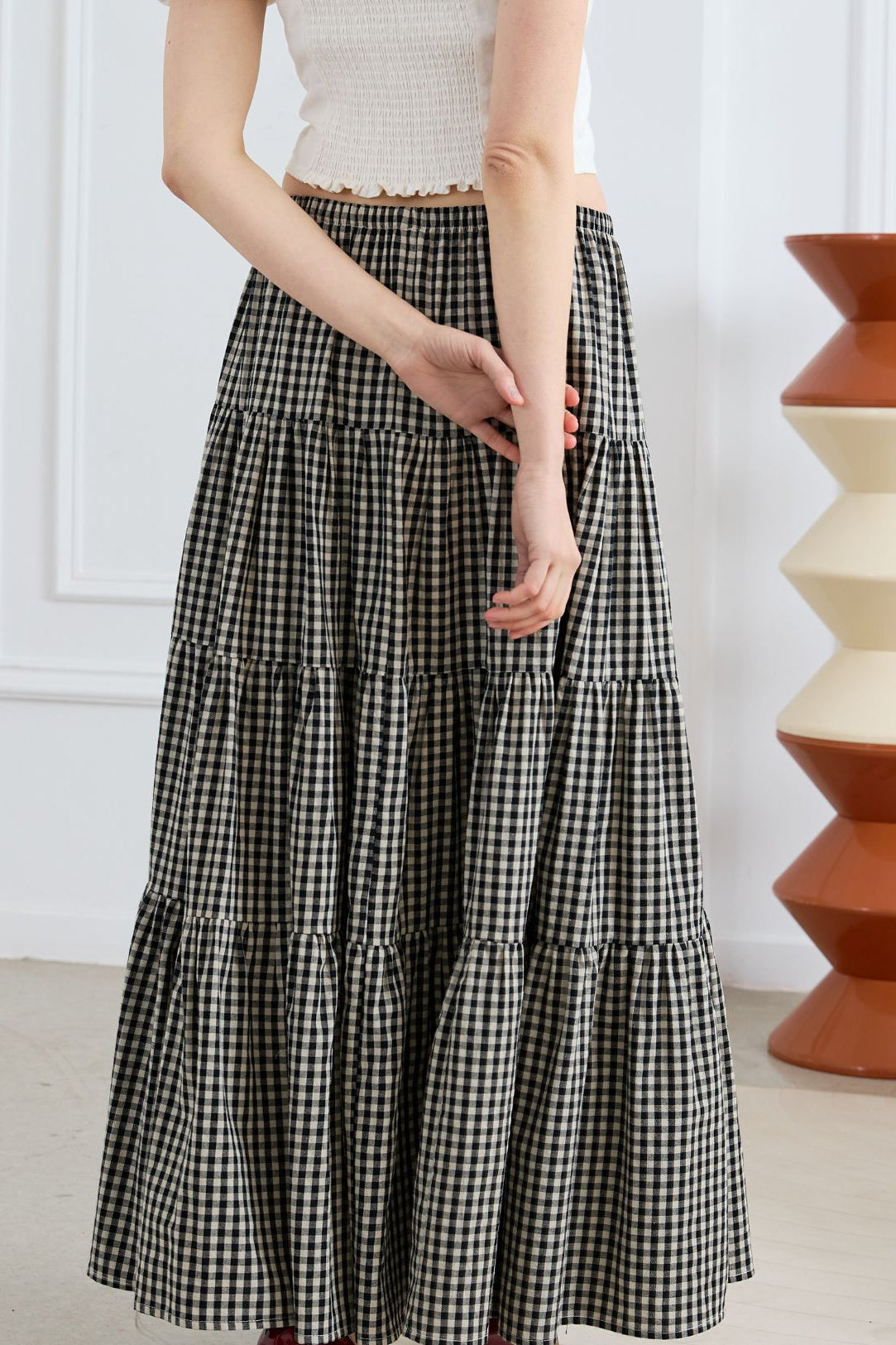 Sueasyretro 1950s Americana black gingham cotton skirt with side pockets for grounded vintage character.