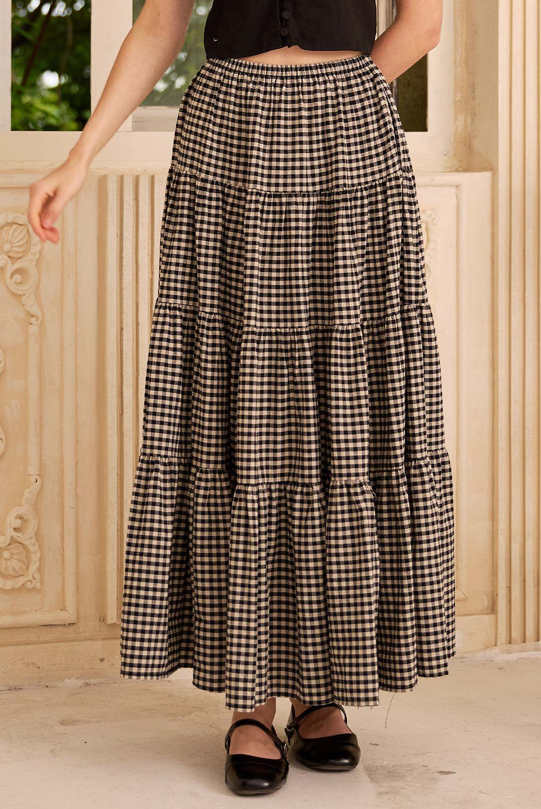 Sueasyretro Black Gingham cotton tiered skirt with elastic high waist for 1950s boho beach style.