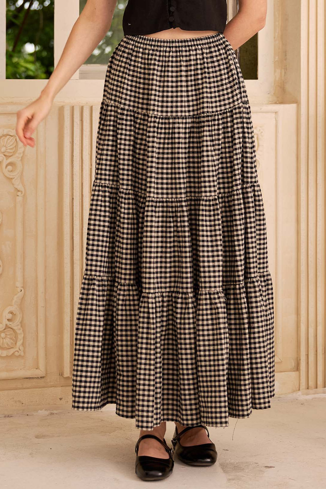 Sueasyretro Black Gingham cotton tiered skirt with elastic high waist for 1950s boho beach style.