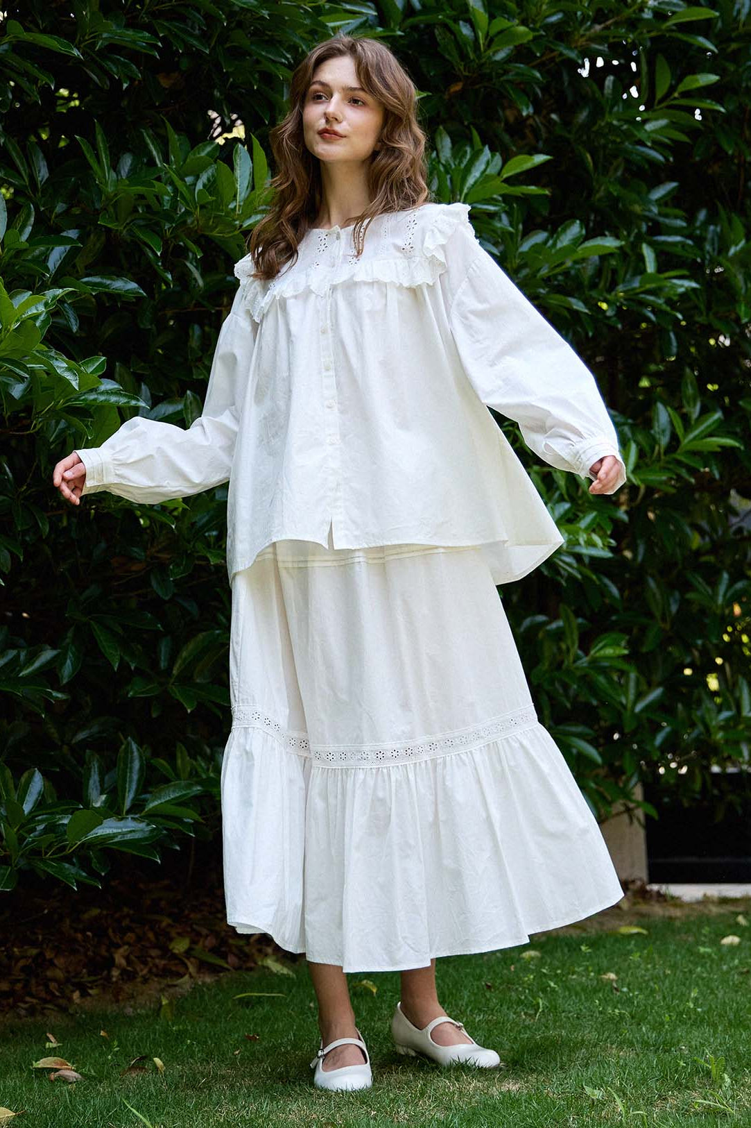 Sueasyretro breathable white cotton ruffle skirt with lace details. Ideal for outdoor rustic vintage aesthetic outfits, side angle.