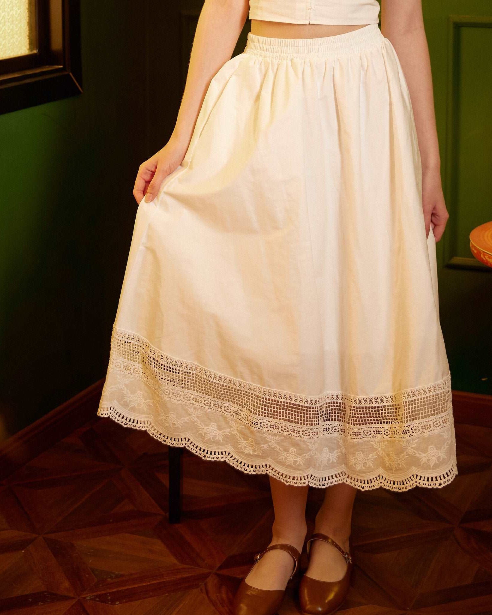 Renaissance Lace skirt Victorian skirt Pocket Skirt with Embroidery Cotton Skirt With Lace Hem Elastic Waist Ren Faire dress with a lining