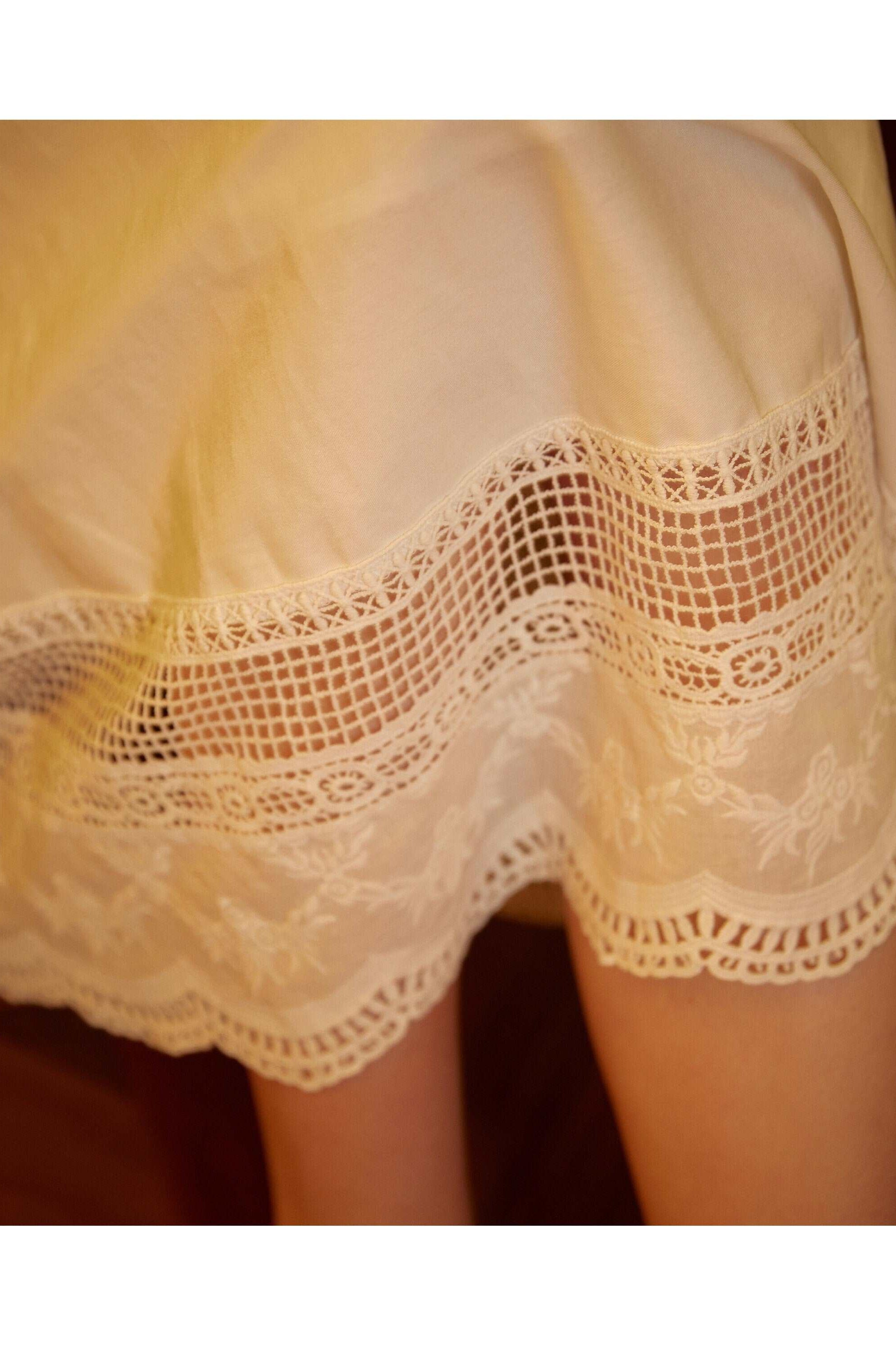 Renaissance Lace skirt Victorian skirt Pocket Skirt with Embroidery Cotton Skirt With Lace Hem Elastic Waist Ren Faire dress with a lining