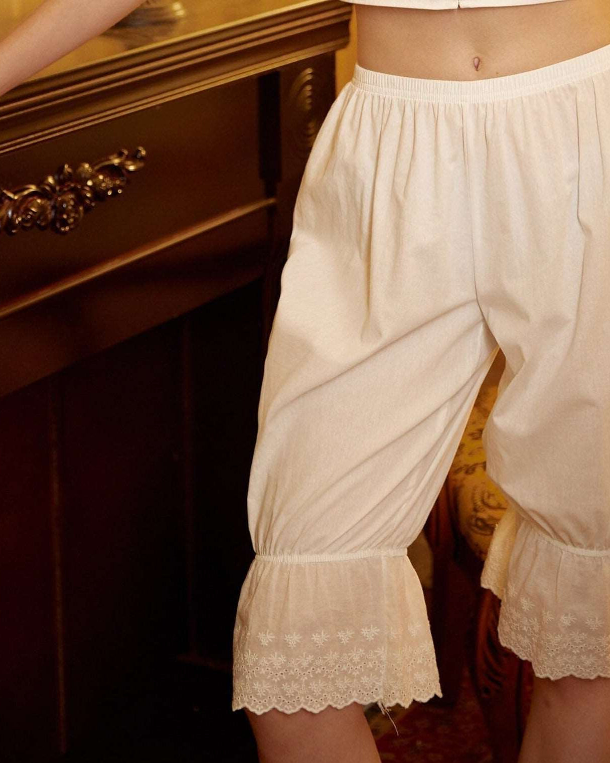 Cotton Bloomers Shorts Women Pantaloons Daisy Embroidery Petal Hem Pajama Capri Pants Vintage Style Cropped Pants Ivory Cream