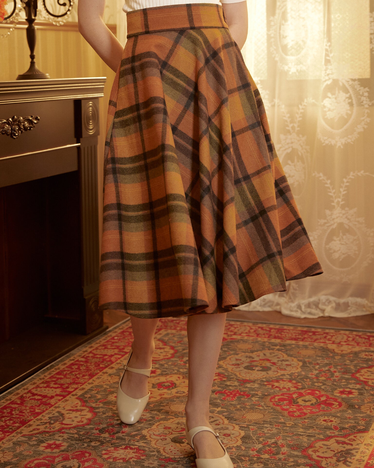 Calf length wool skirt with pockets