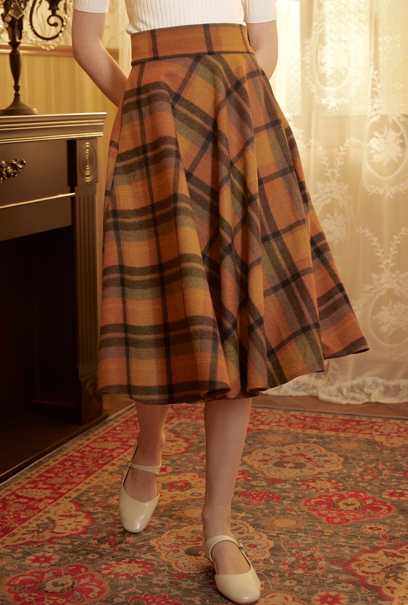 Calf length wool skirt with pockets