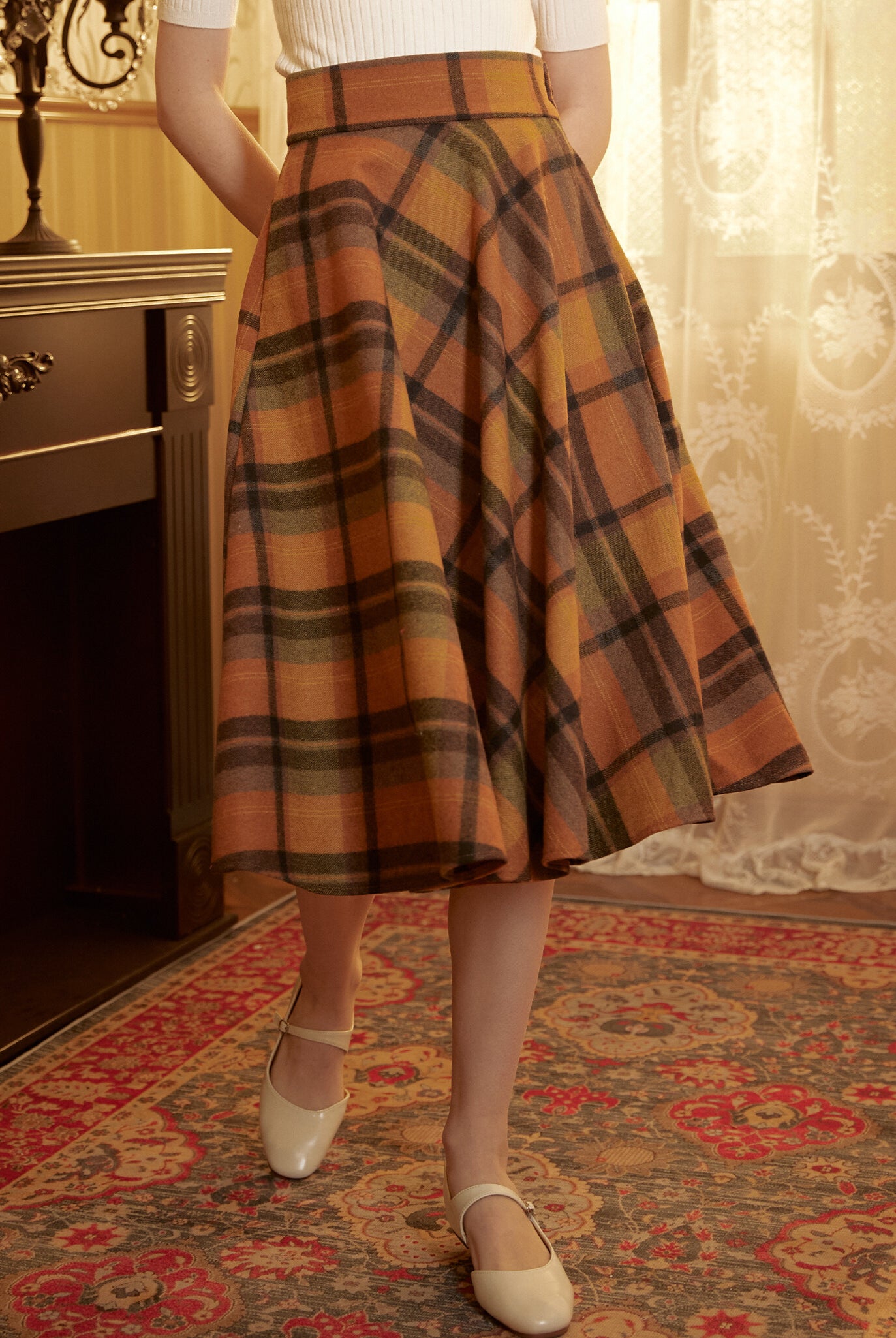 Calf length wool skirt with pockets