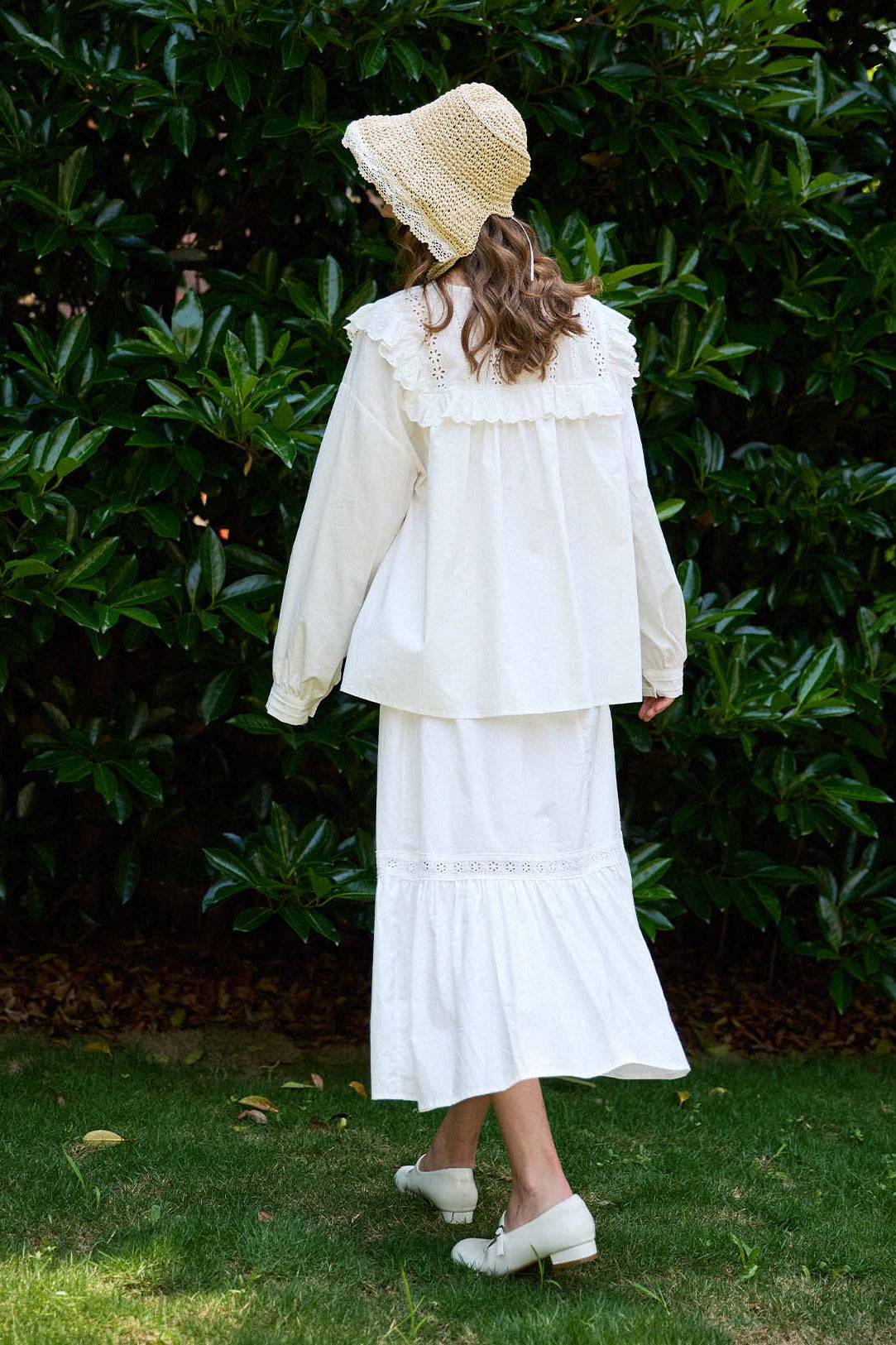 Sueasyretro breathable white cotton ruffle skirt with lace details. Ideal for outdoor rustic vintage aesthetic outfits, back view.