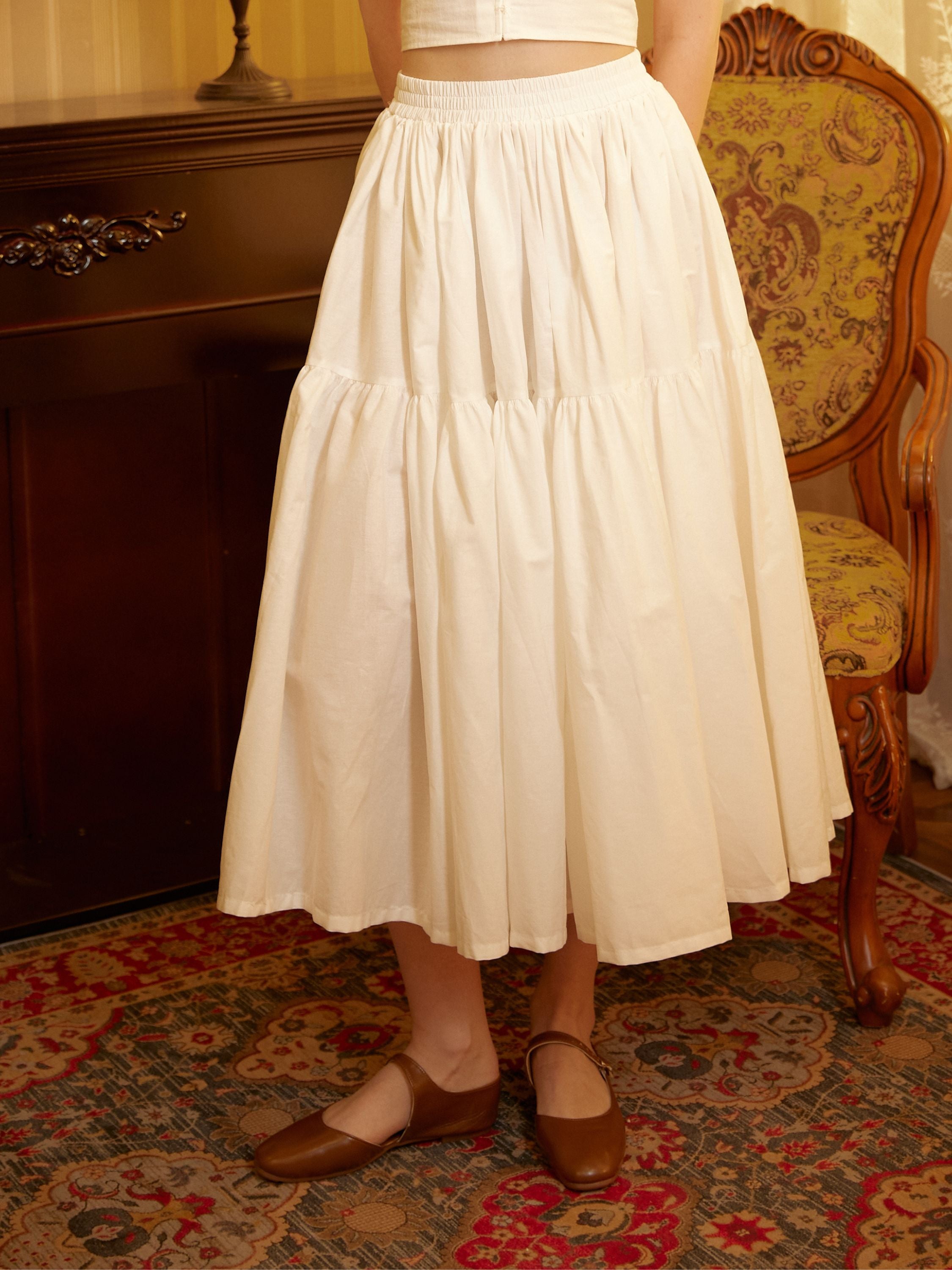 Sueasyretro elegant white cotton tiered maxi skirt, featuring gathered ruffles and a comfortable elasticated waistband for a vintage-inspired look. 