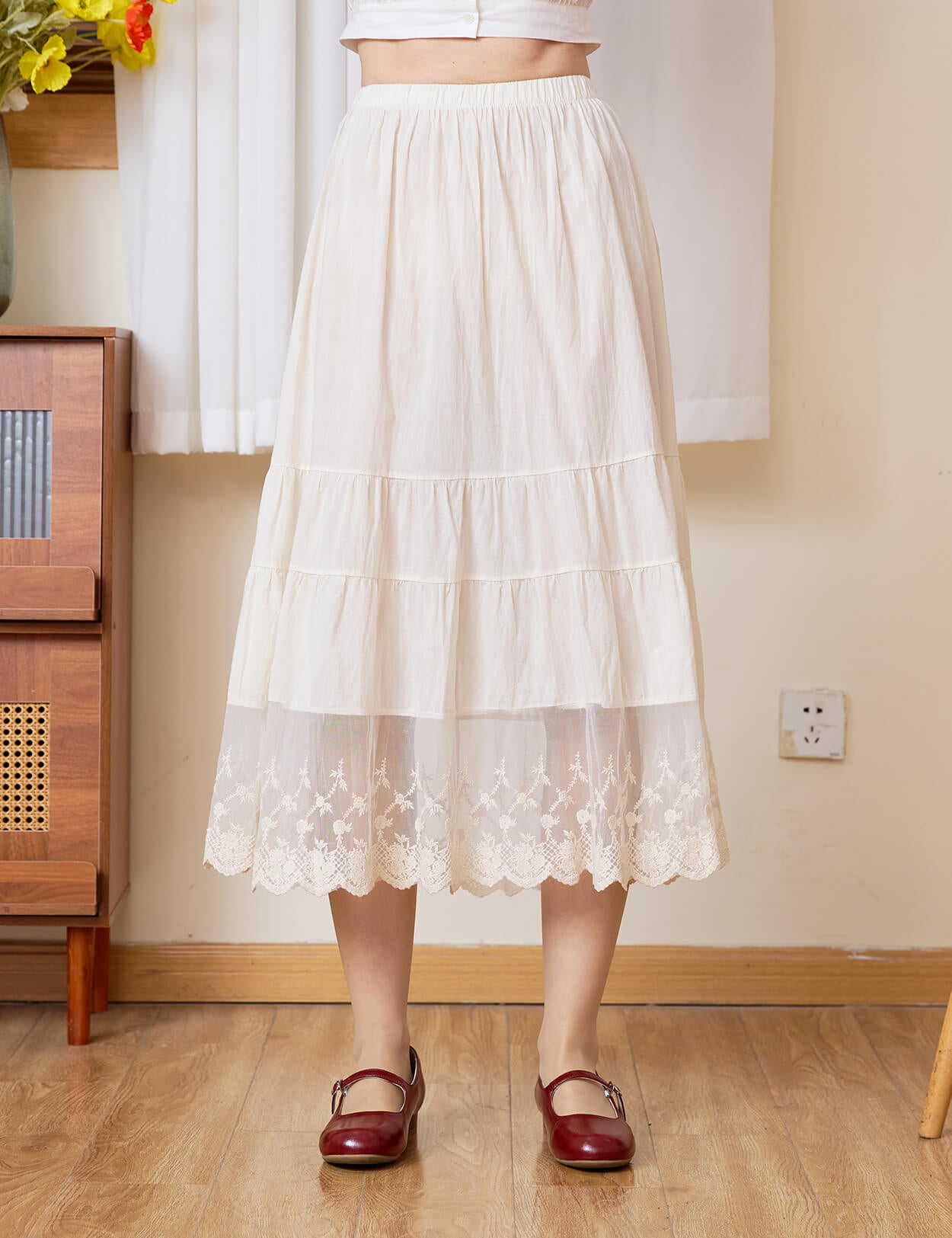 Front detail of Sueasyretro cream anti-static cotton skirt extender with seamless elastic waist.