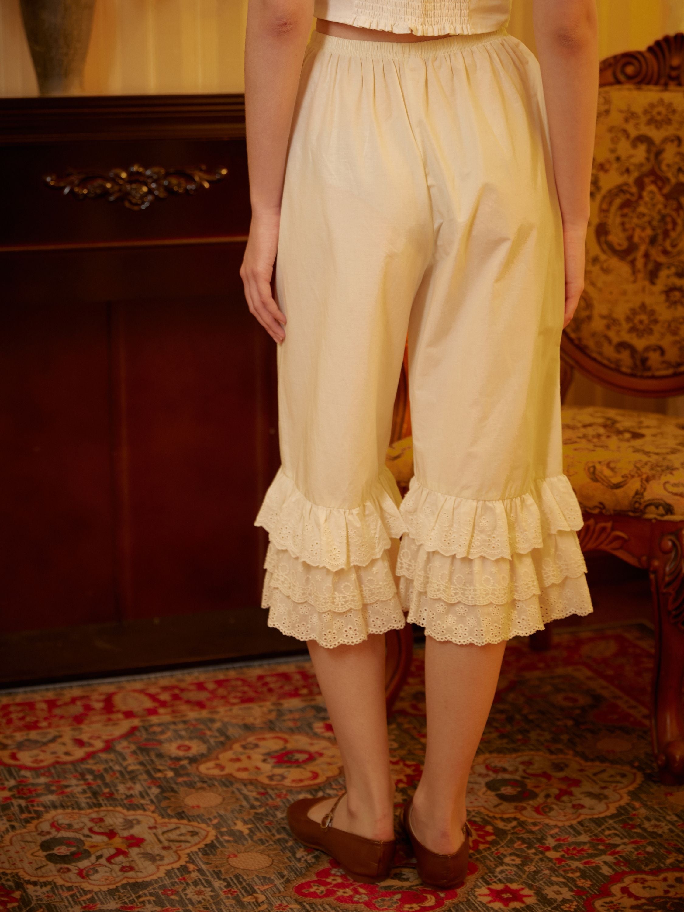 Back view of Sueasyretro cotton Victorian bloomers featuring a lace edge. Perfect vintage bloomer pants for women