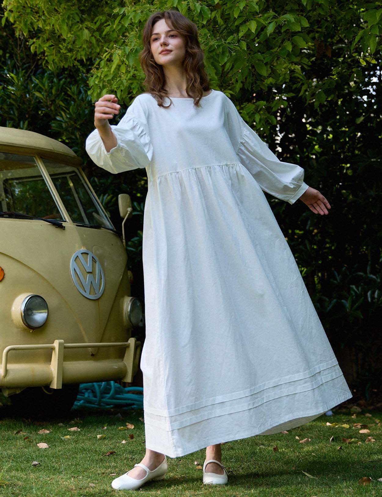Plus size white cotton house dress by Sueasyretro in a garden.