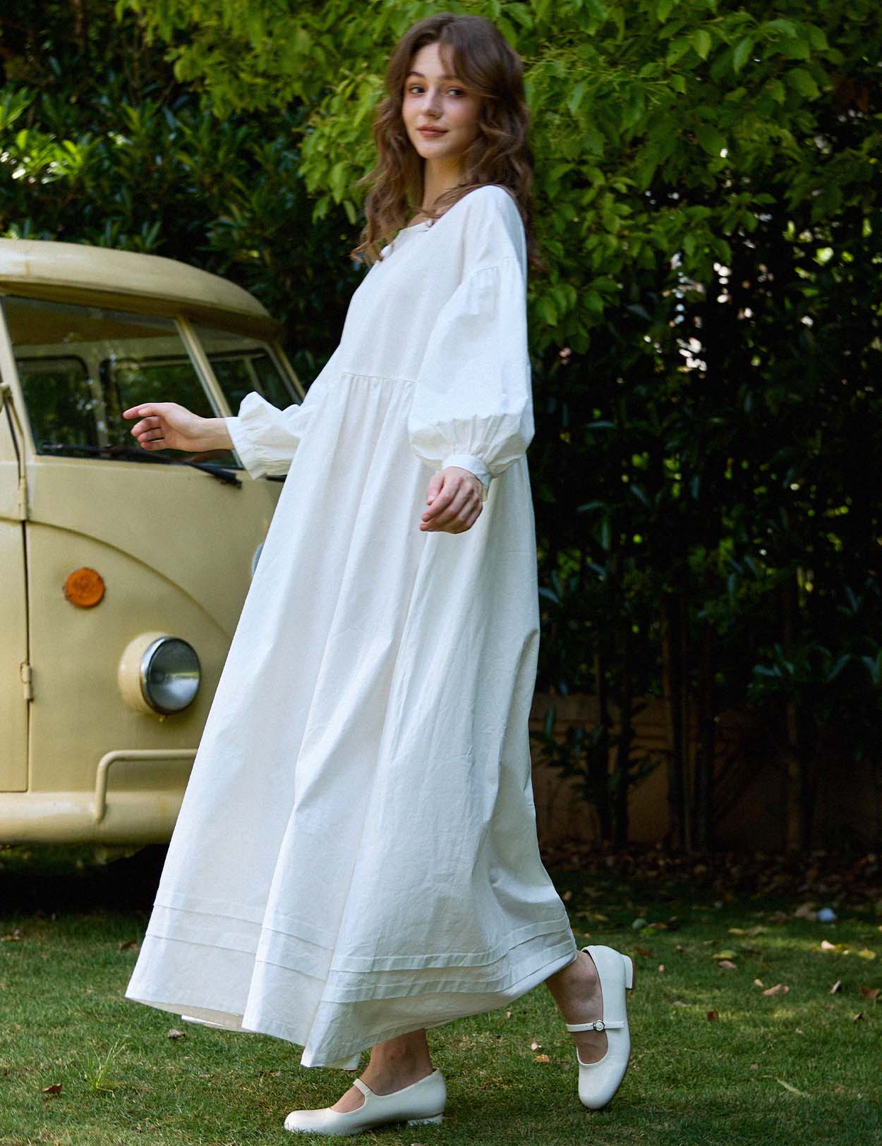 White cotton Victorian maxi dress with pintuck hem and bishop sleeves, plus size – Sueasyretro