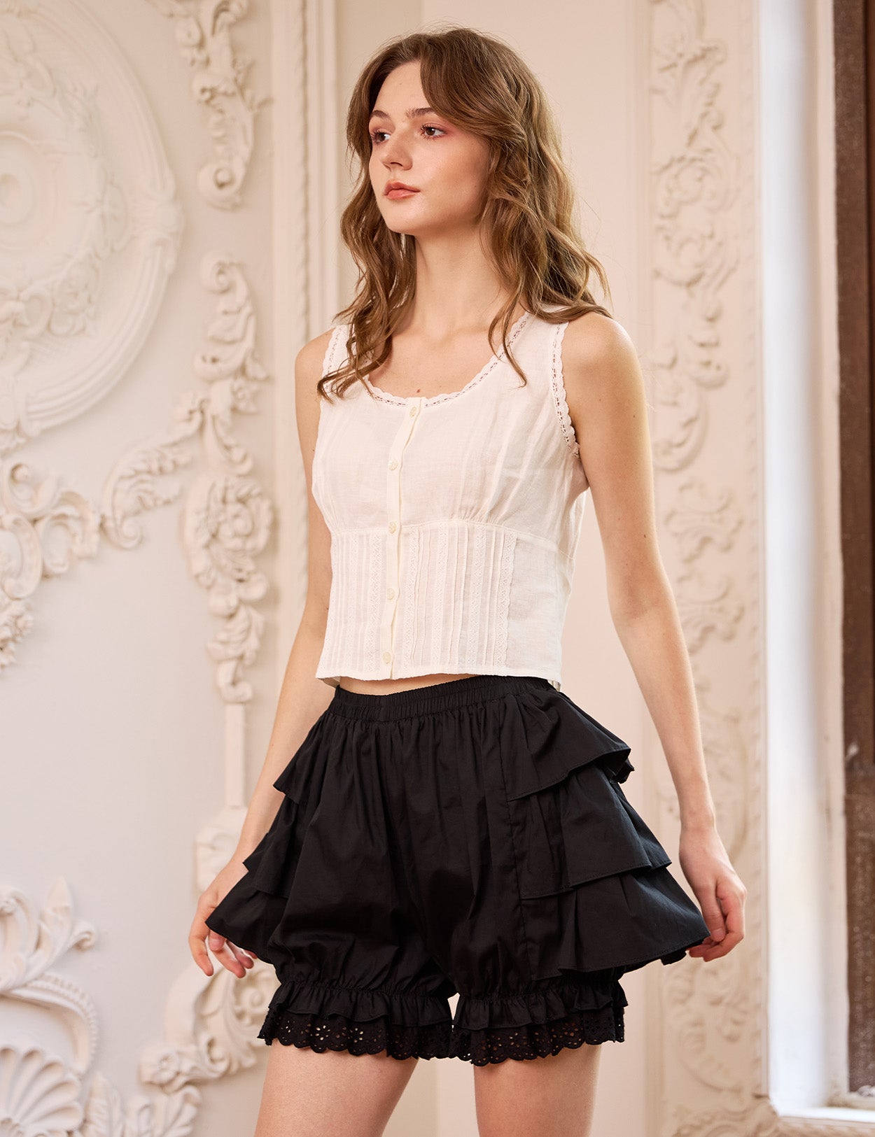 Side profile of Sueasyretro black bloomer pants. These cotton bloomers have gathered ruffles that wrap around the sides.