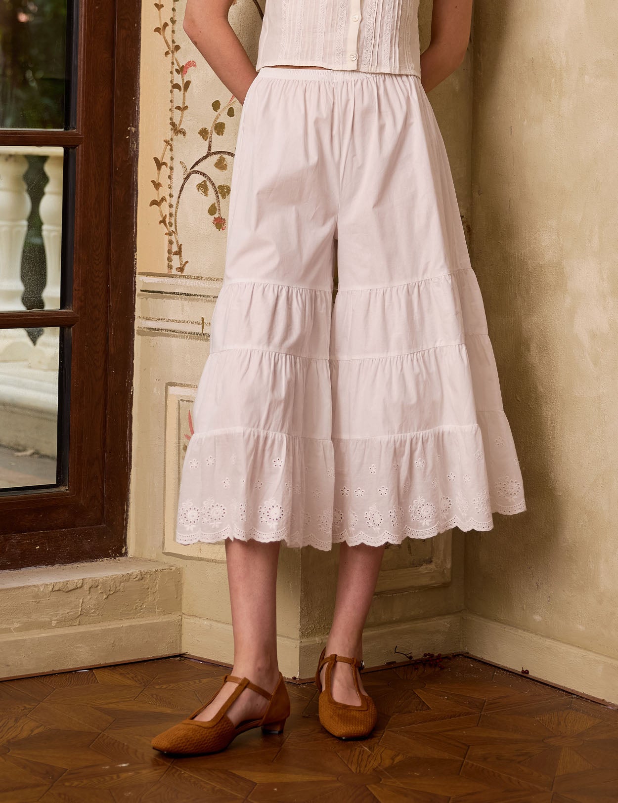 Detail of the floral eyelet lace hem on these white cotton bloomers. Beautiful vintage bloomer pants by Sueasyretro.