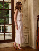 Side profile of the Sueasyretro white bloomer pants. Lightweight cotton bloomers with a beautifully gathered structure.