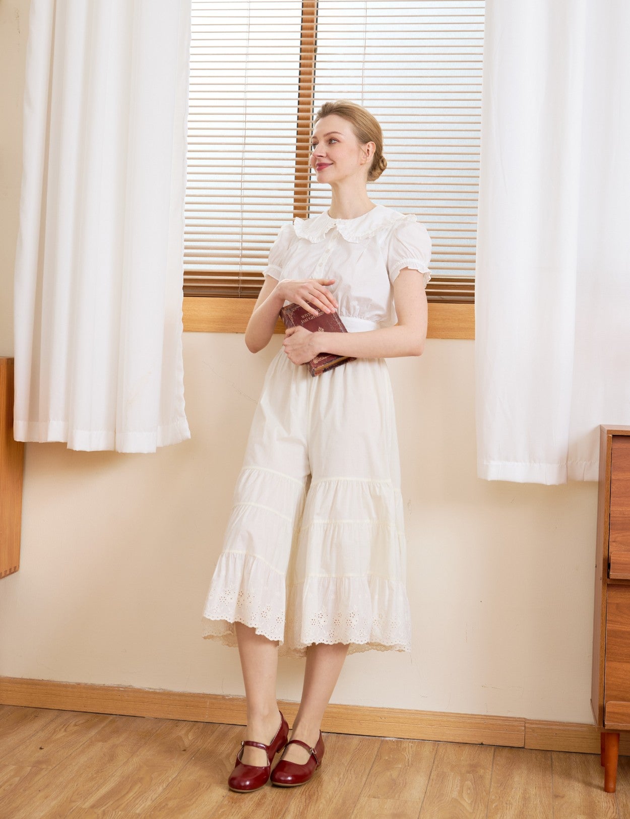 Full body pose in cream cotton bloomers for women. Vintage bloomer pants crafted from pure cotton for everyday comfort.