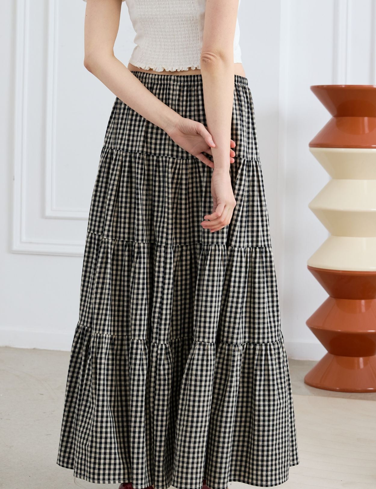 Sueasyretro 1950s Americana black gingham cotton skirt with side pockets for grounded vintage character.