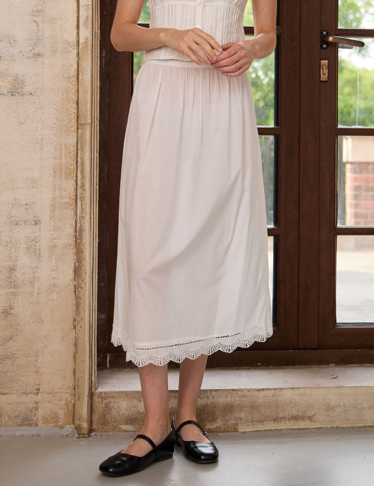 Sueasyretro ivory 100% cotton half slip petticoat. Front view of the midi length vintage lace trim underskirt.
