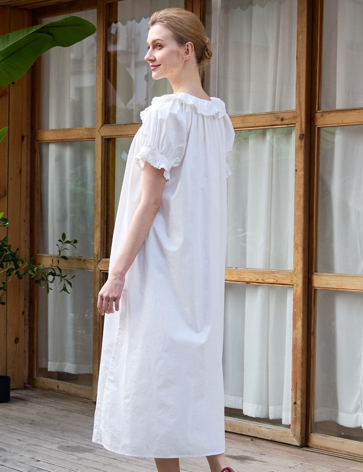 Side and back view showing the drape of a Sueasyretro vintage house dress.